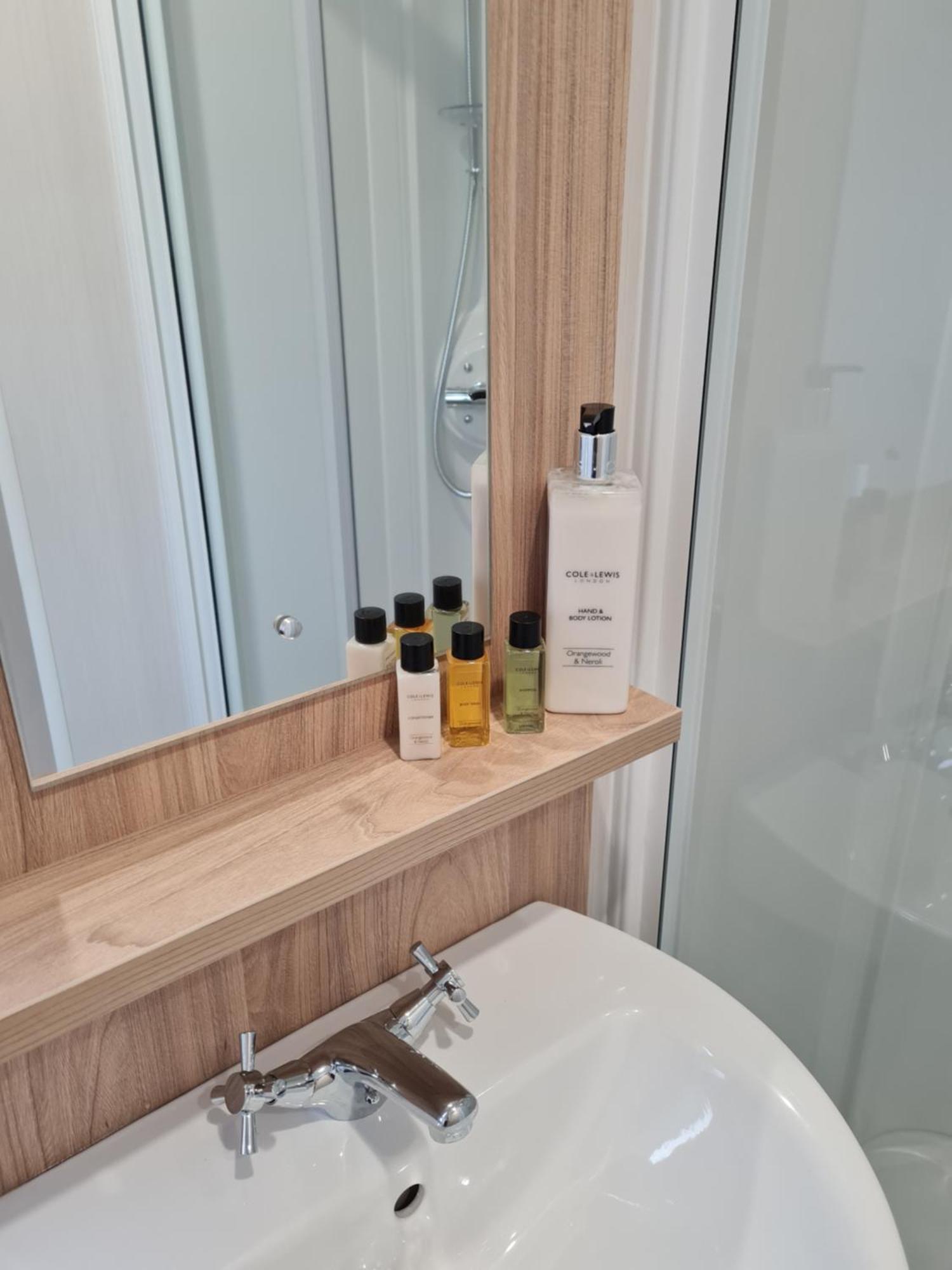 Golf And Leisure Retreat Hotel Great Yarmouth Bagian luar foto